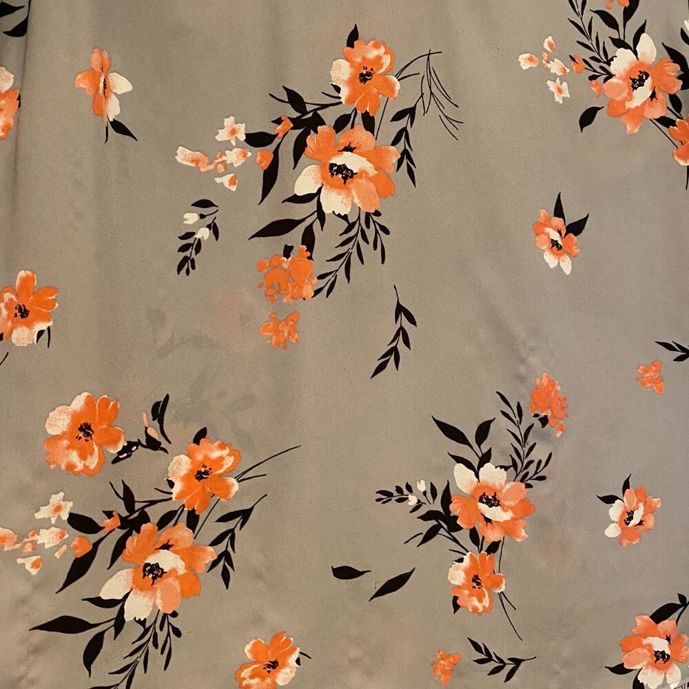 Torrid Sz 2X gray floral top - Picture 4 of 5